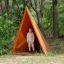 Tipi Nature wooden house gyermek játékház erdei környezetben, fa anyagból készült játszótéri elem.