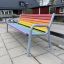 Colourful bench szivárványszínű kültéri pad játszótéri környezetben