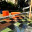 HPL Bench Chess and ludo game kültéri sakk- és ludo játék asztal élénk narancssárga ülőkékkel.