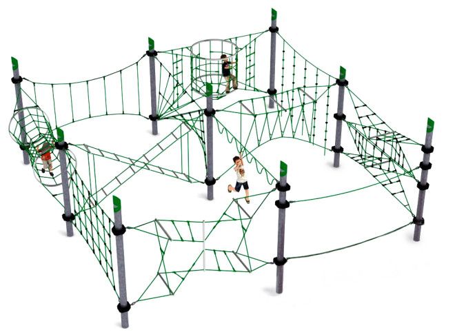 Chinook játszótéri mászókaháló szerkezet gyerekeknek, zöld kötelekkel és szürke oszlopokkal.